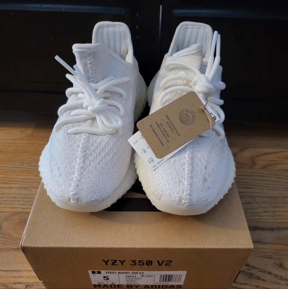 Yeezy Boost V2 (Size US5)
